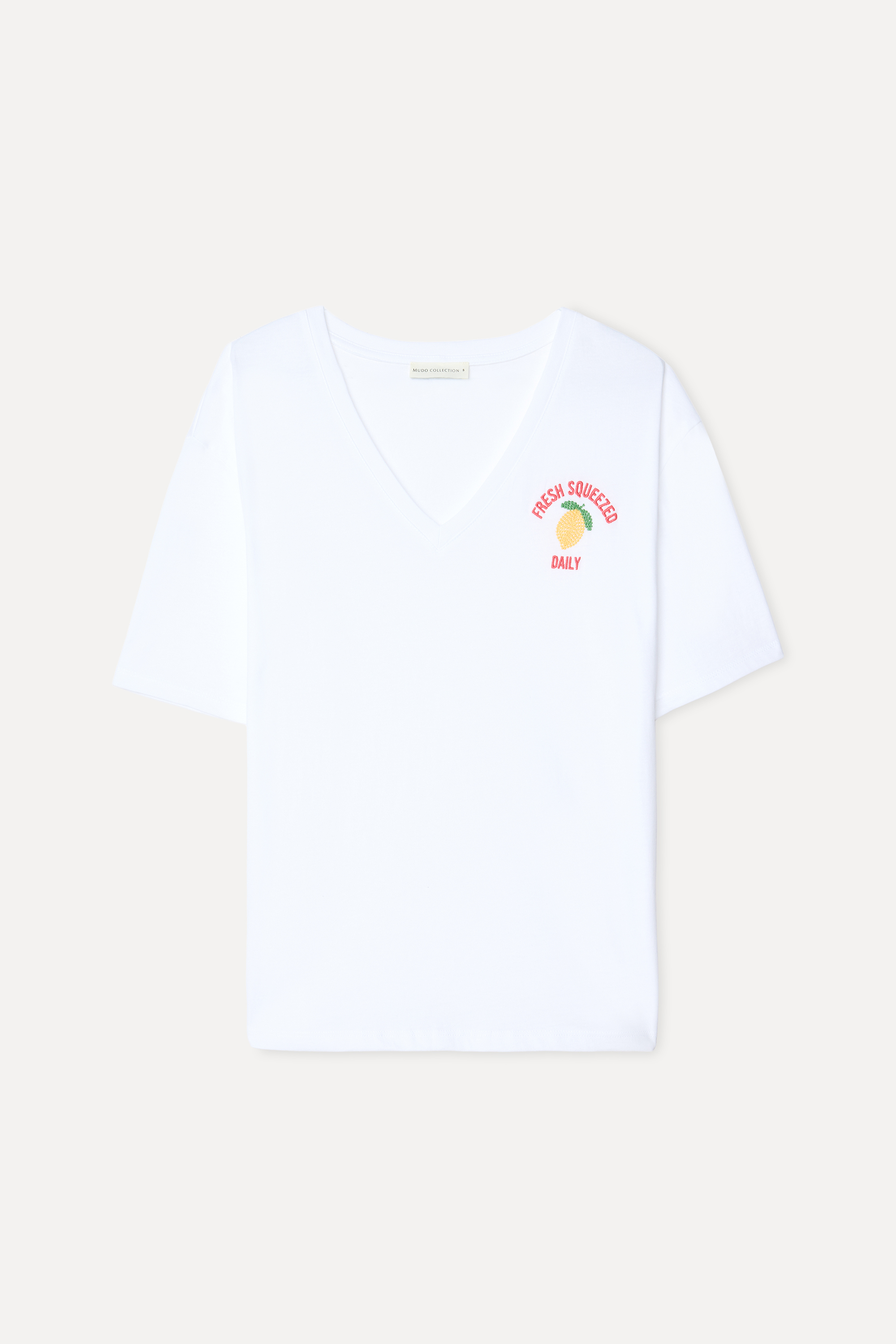 Kadın Beyaz Nakışlı Loose Fit V Yaka T-Shirt