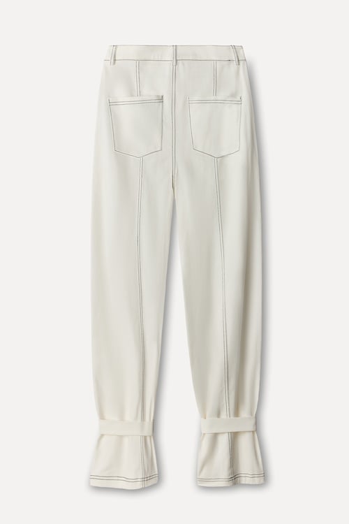 Kadın Kırık Beyaz Paça Detaylı Comfort Fit Pantolon